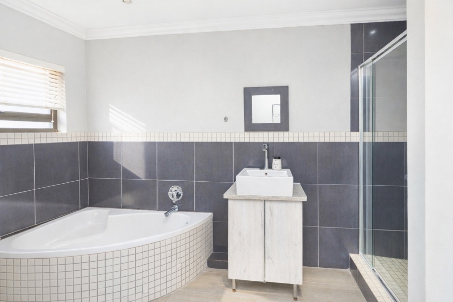 8 Bedroom Property for Sale in Schoemansville North West